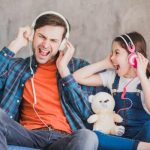 Mendengarkan Musik Terlalu Keras Bisa Merusak Otak.