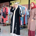 ilustrasi butik yang menjual pakaian muslim