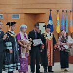 Samuel Hutabarat Wakili Almarhum Brigadir J Resmi Diwisuda Sebagai Sarjana Hukum.