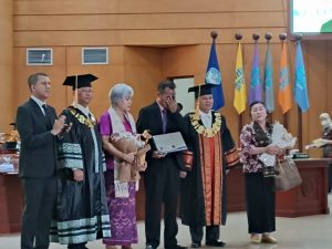 Almarhum Brigadir J Resmi Diwisuda
