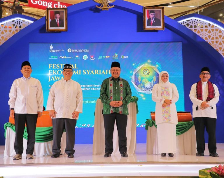 Hadiri Pembukaan FESyar 2022, Khofifah Dorong Pengembangan Ekonomi dan Keuangan syariah Yang Inklusif 