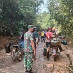 evakuasi warga terdampak semburan sumur minyak ilegal di Musi Banyuasin