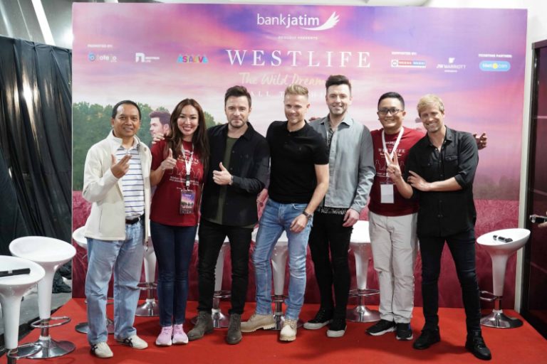 Manjakan Nasabah, Bank Jatim Gelar Konser Westlife