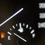 ilustrasi indikator bensin