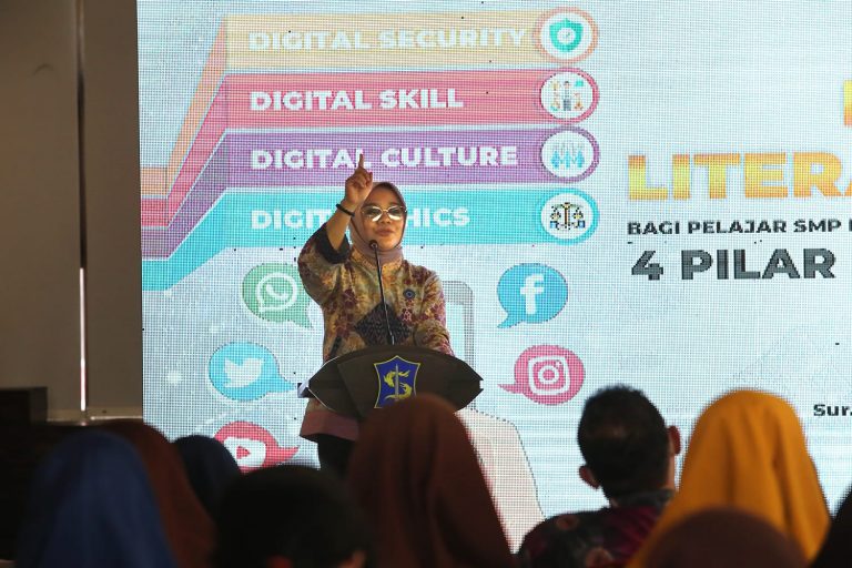 Ratusan Pelajar SMP Ikut Kelas Literasi Digital, Ketua TP PKK Surabaya Ajak Bijak Bersosmed