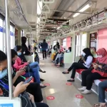 ilustrasi penumpang KRL