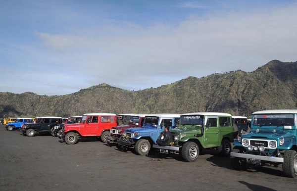 ilustrasi jeep di Bromo