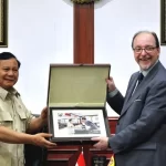 Menteri Pertahanan Prabowo Subianto menerima kunjungan Duta Besar (Dubes) Kerajaan Spanyol Francisco de Asis Aguilera Aranda di Kementerian Pertahanan, Jakarta (19/09/22)