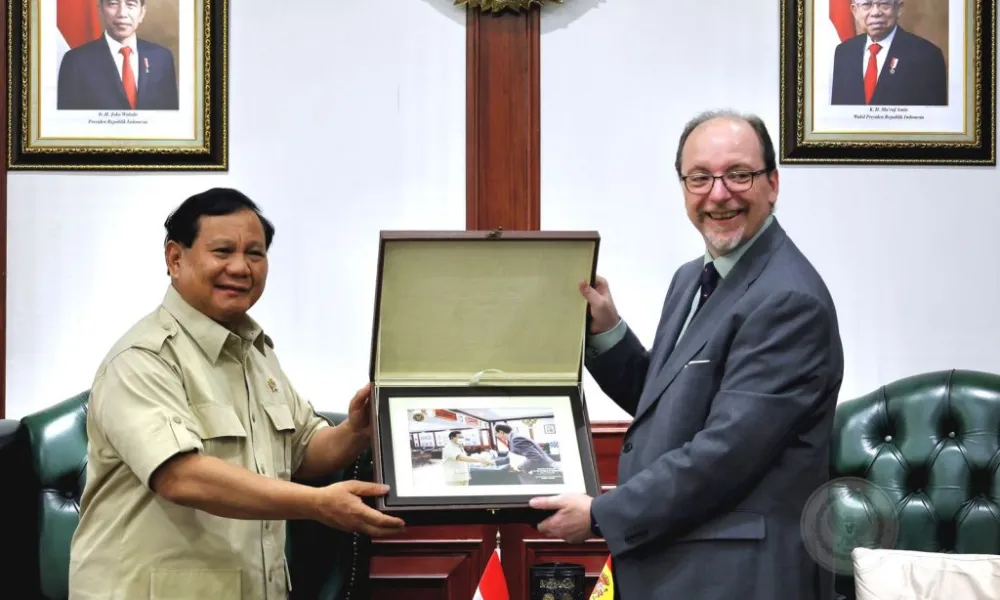 Menteri Pertahanan Prabowo Subianto menerima kunjungan Duta Besar (Dubes) Kerajaan Spanyol Francisco de Asis Aguilera Aranda di Kementerian Pertahanan, Jakarta (19/09/22)