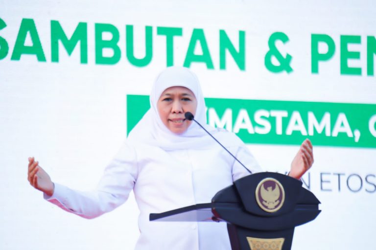 Gubernur Khofifah Ajak Maba UMS Perkuat Sinergi Social dan Intellectual Capital
