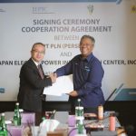 Direktur Legal dan Manajemen Human Capital PLN Yusuf Didi Setiarto dan Director of Electric Power Cooperation Department Hiroshi Murashige