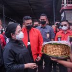 Ditemani Bobby Nasution, Puan Cek Harga Telur di Toba.