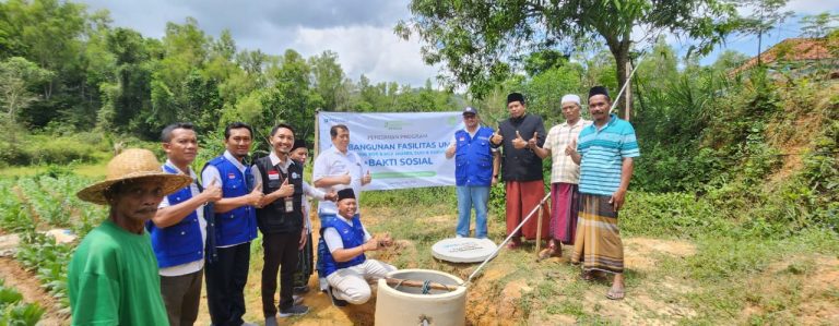 TJSL TPS Bangun Sumur Bor Untuk Warga Pamekasan Madura