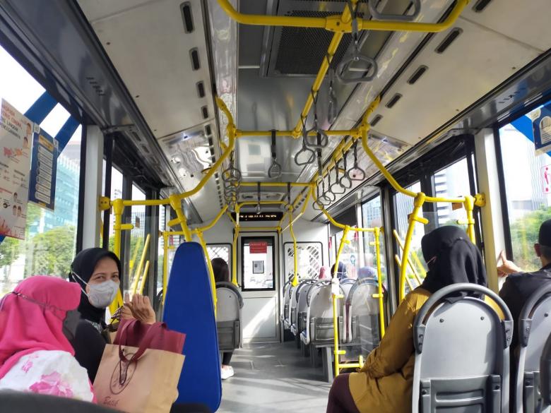 ilustrasi penumpang Transjakarta