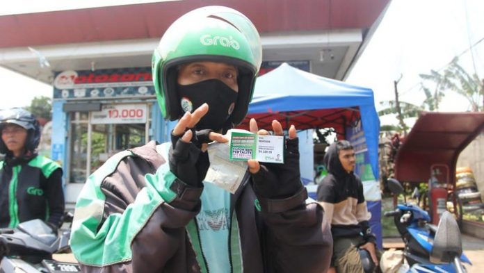 Percepat Pulihkan Ekonomi, Relawan Sandi Uno Bagikan Voucher BBM Murah untuk Ojek Online di Bogor