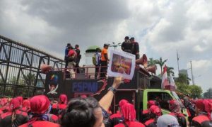 Aksi Buruh saat Demo