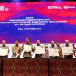 BUMN yang melakukan penandatanganan MoU tentang Percepatan Program Kendaraan Bermotor Listrik Berbasis Baterai, antara lain PT Pertamina (Persero), PT PLN (Persero), MIND ID, PT Telkom Indonesia, PT Perkebunan Nusantara III, dan PT Jasa Marga.