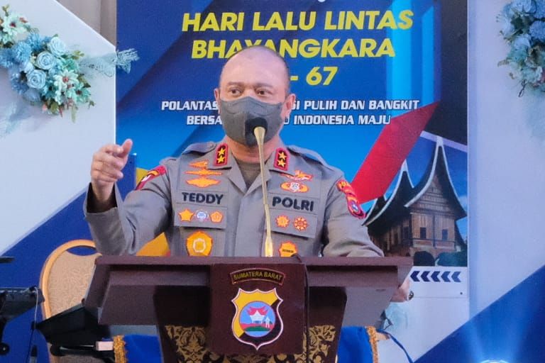 Kapolda Jawa Timur Irjen Teddy Minahasa