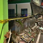 tembok sekolah MTsN 19 Pondok Labu roboh