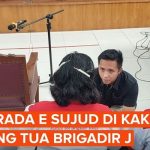 Viral Video Bharada E Sujud di Kaki Orang Tua Brigadir J