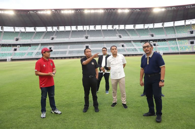Tinjau Stadion GBT bersama Wali Kota Eri Cahyadi, Menpora : Layak Masuk Daftar Venue Piala Dunia U-20