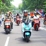 Gubernur Khofifah Peringati HLN Ke77 Dengan Konvoi 1.300 Kendaraan Listrik