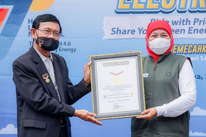 Gubernur Khofifah Peringati HLN Ke77 Dengan Konvoi 1.300 Kendaraan Listrik