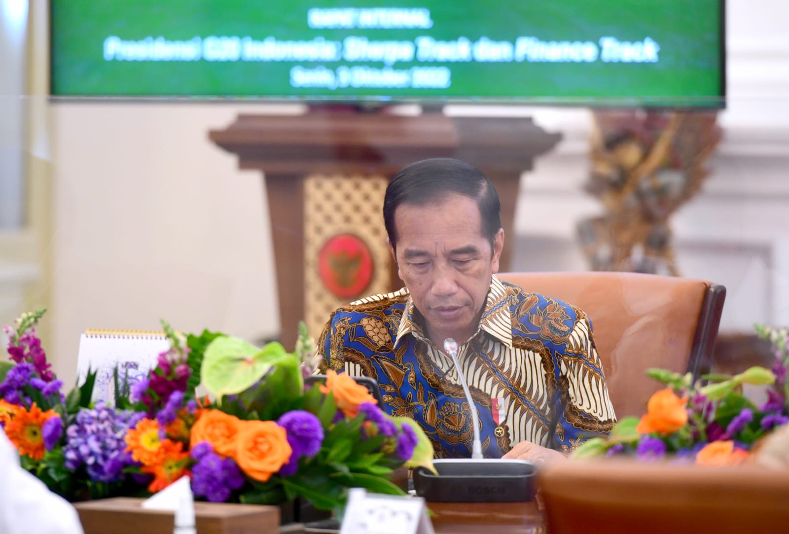 Presiden Jokowi kembali memimpin rapat untuk mematangkan berbagai persiapan KTT G20 di Istana Merdeka, Jakarta (03/10/22) (Foto: Muchlis Jr - Biro Pers Sekretariat Presiden)
