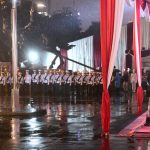 Presiden Jokowi pimpin upacara Parade Senja dan penurunan bendera Merah Putih yang digelar di Lapangan Bela Negara, Kementerian Pertahanan, Jakarta (04/10/22) (Foto: Muchlis Jr – Biro Pers Sekretariat Presiden)