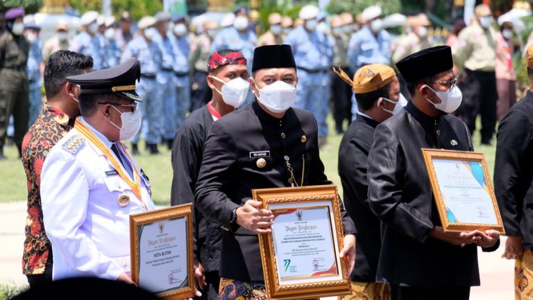 Di Hari Jadi Provinsi Jatim ke-77, Pemkot Surabaya Sabet Peringkat Pertama ASN Achievement Award Tahun 2022