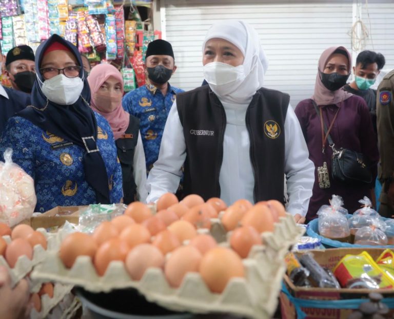 Waspada Inflasi, Gubernur Operasi Pasar Gresik Cek Harga Bahan Pokok