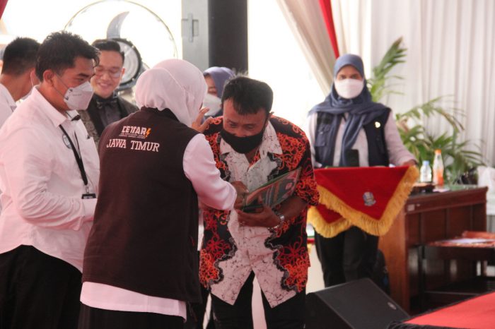 Suharto Tukang Becak Peraih Medali Emas SEA Games Kini Diangkat Gubernur Khofifah Jadi Pegawai Bapenda