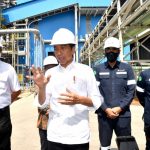 Presiden Joko Widodo meninjau pembangunan smelter baru yang dimiliki PT Timah Tbk di Kabupaten Bangka Barat (20/10/22) (Foto: Rusman – Biro Pers Sekretariat Presiden)