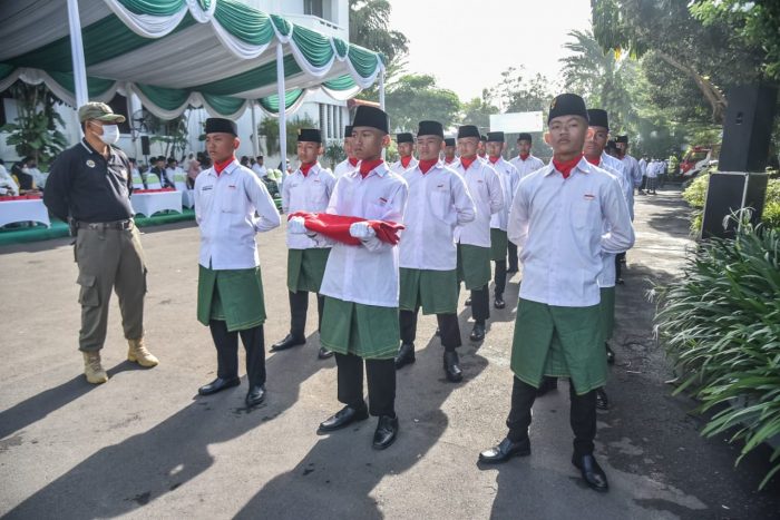 Pimpin Upacara Hari Santri, Wali Kota Eri Cahyadi Ingatkan Surabaya dengan Resolusi Jihadnya