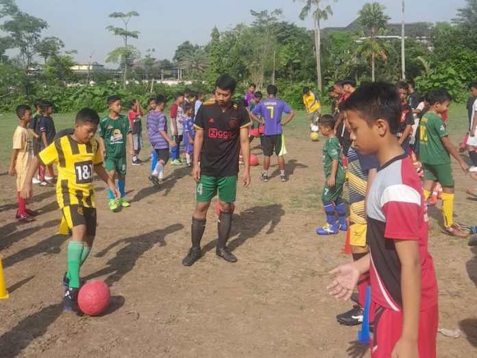 sekolah sepak bola