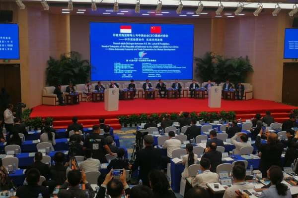 Luhut Temui Sejumlah Pengusaha China