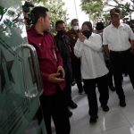 Muhadjir Effendy didampingi Menteri Sosial Tri Rismaharini mengunjungi keluarga korban di beberapa kecamatan di Kota dan Kabupaten Malang.