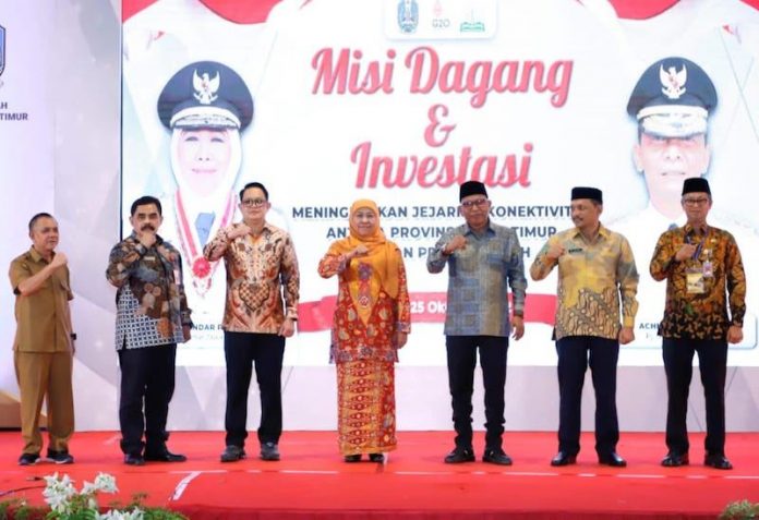 Gubernur Khofifah memimpin langsung misi dagang dan investasi yang pertama kali digelar antara Provinsi Jawa Timur dan Provinsi Nangroe Aceh Darussalam di Hotel Amel Convention Hall Aceh, Banda Aceh (25/10/22)