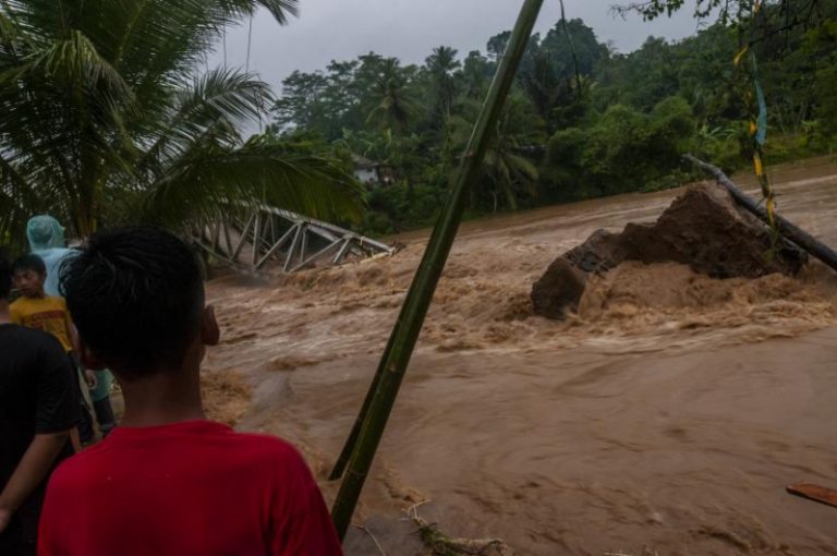 Banjir bandang terjang Jembrana Bali