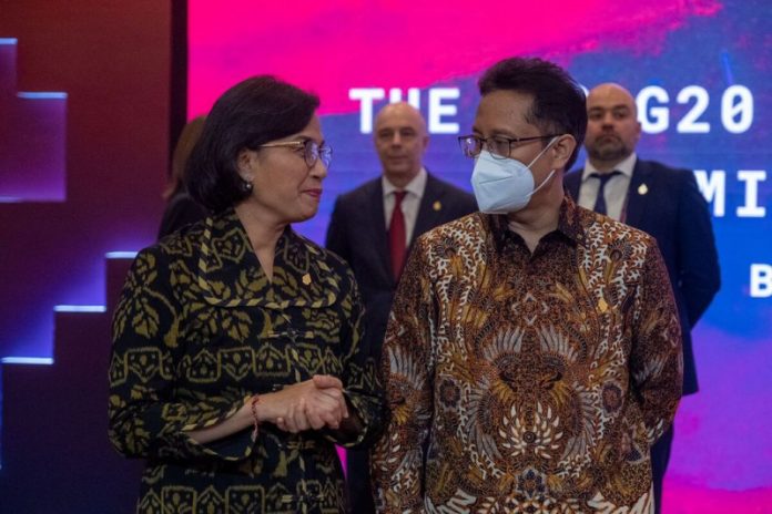 Menteri Keuangan Sri Mulyani Indrawati dan Menteri Kesehatan Budi Gunadi Sadikin saat menghadiri Gabungan Menteri Keuangan dan Kesehatan G20 di Nusa Dua, Bali, Sabtu (12/11/2022).