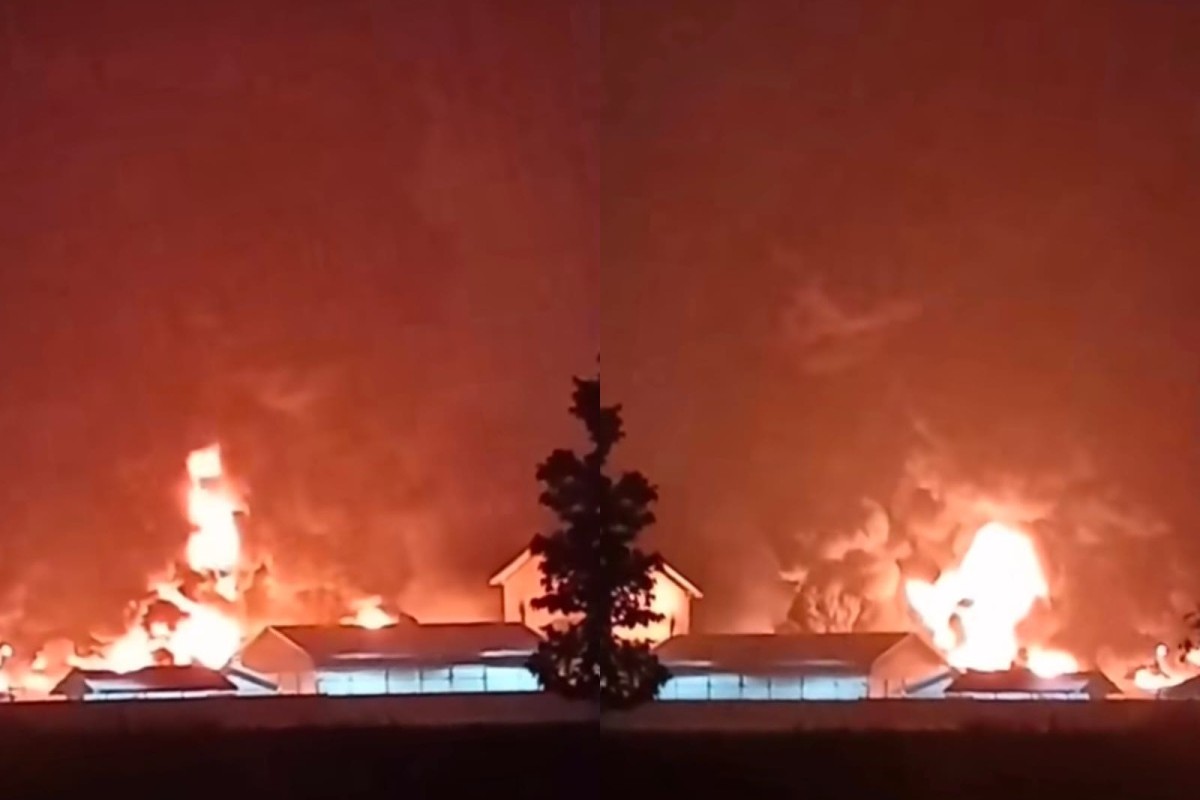 Pabrik rokok PT Gudang Garam di Kediri terbakar, Selasa (8/11/2022) dini hari.