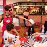 Restoran Pelayan Jutek Karen’s Diner Bakal Buka di Jakarta, Siap-siap Dapat Pelayanan Kasar serta Ejekan.