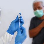 ilustrasi vaksinasi covid-19 pada lansia