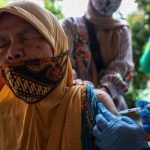 ilustrasi vaksinasi covid-19 pada lansia