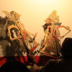 ilustrasi pertunjukan wayang kulit
