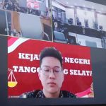 Indra Kenz saat menghadiri sidang secara virtual langsung dari Kejaksaan Negeri Tangerang Selatan (14/11/2022)