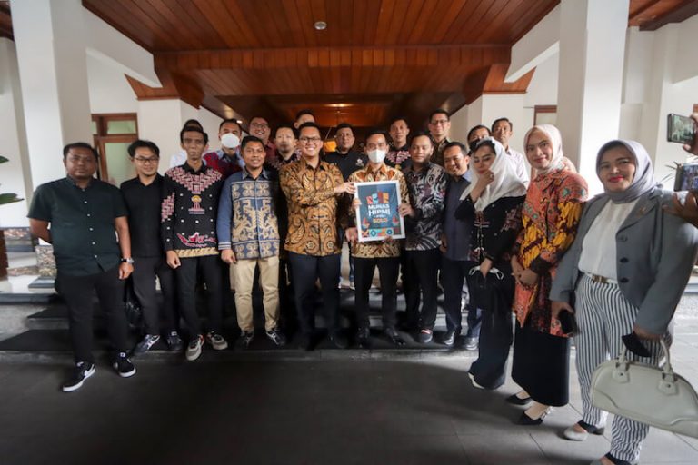 HIPMI Bareng Walikota Gibran Launching Logo Munas XVII