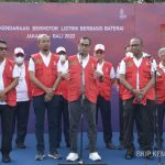 Menteri Perhubungan Budi Karya Sumadi melepas kegiatan touring kendaraan listrik Jakarta-Bali di Silang Monas, Jakarta (07/11/22)