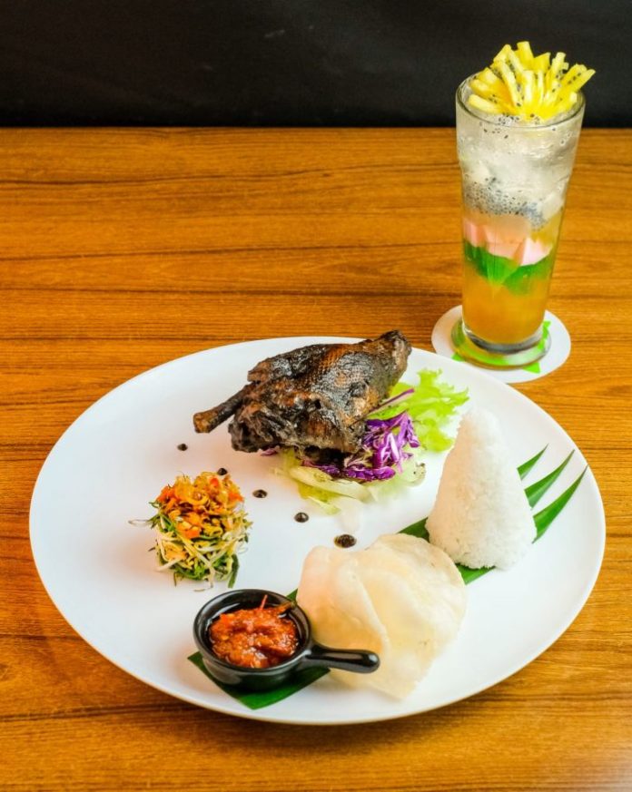 Sajian Menu Bebek Kluwek dan Iga Bakar Sambel Ijo diibis Styles Surabaya Jemursari