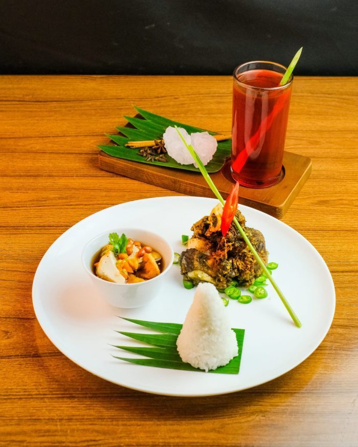 Ini Sajian Menu Bebek Kluwek dan Iga Bakar Sambel Ijo diibis Styles Surabaya